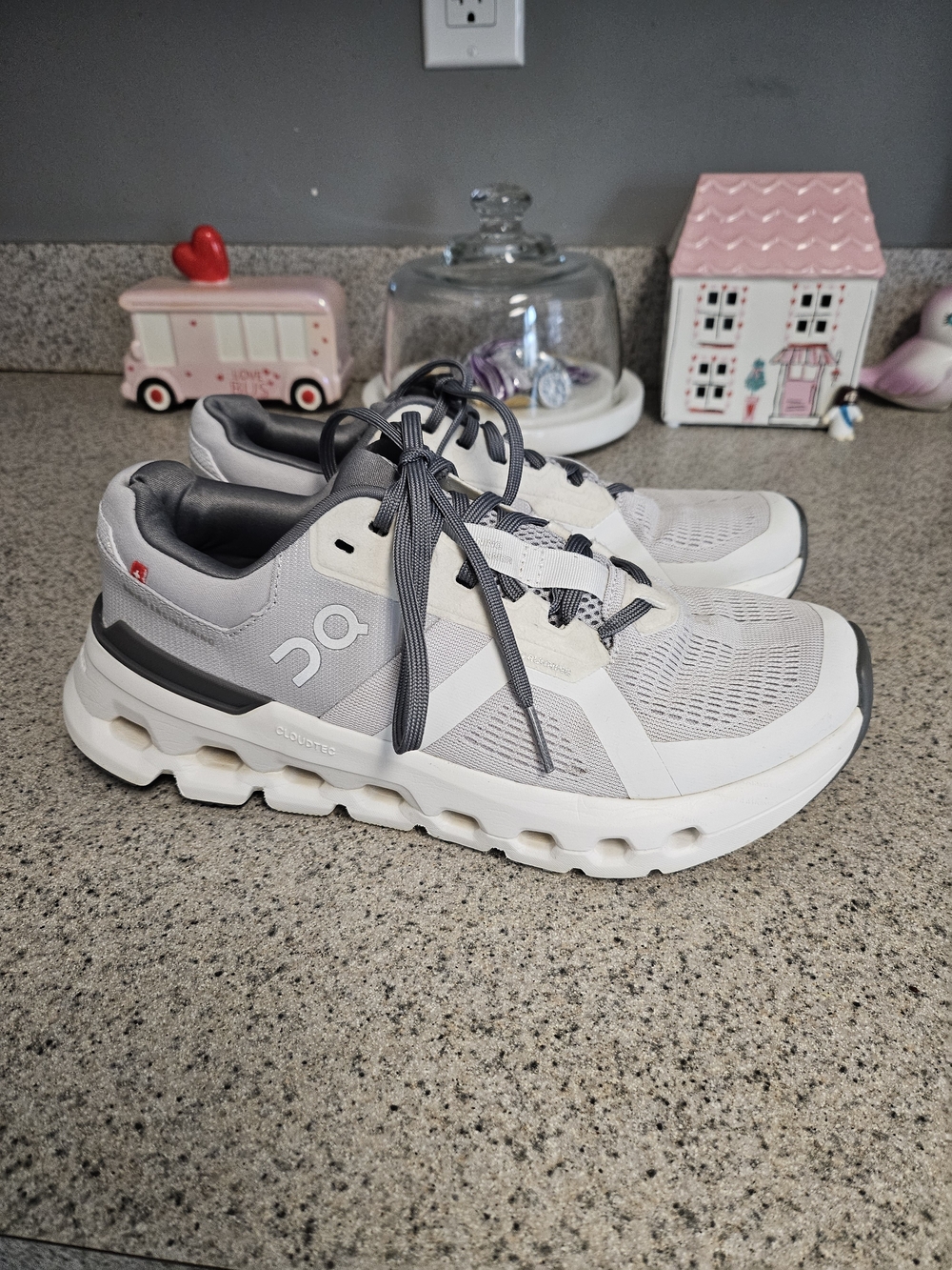 On Running Running Women’s Cloudswift Lightweight Gray Running Shoes